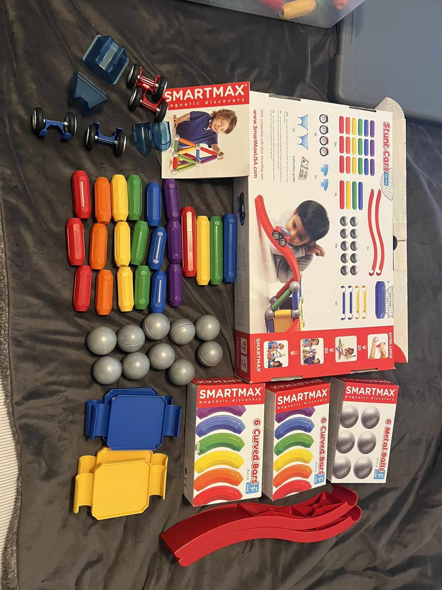 SMARTMAX 46 piece Magnetic Stunt Cars with 37 additional accessories EUC STEM 83 pieces total