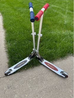 2 Razor scooter (red and blue)