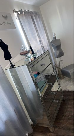 Mirror dresser