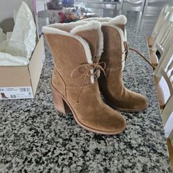 UGGS 