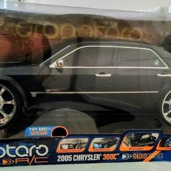 COLLECTOR - NEVER OPENED.  2005 CHRYSLER 300C - Radio Controlled Custom Vehicle - Vintage 2005. 30x12x9
