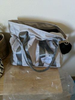 Bolsa De Mano Gris Con Silver Con Tres Bolsas Por Fuera