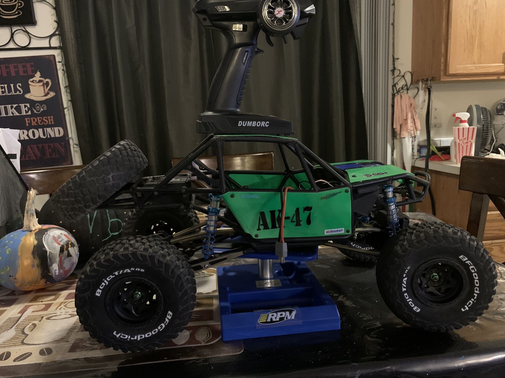 Axial Bomber 