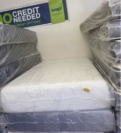 Full size memory foam mattress including boxspring