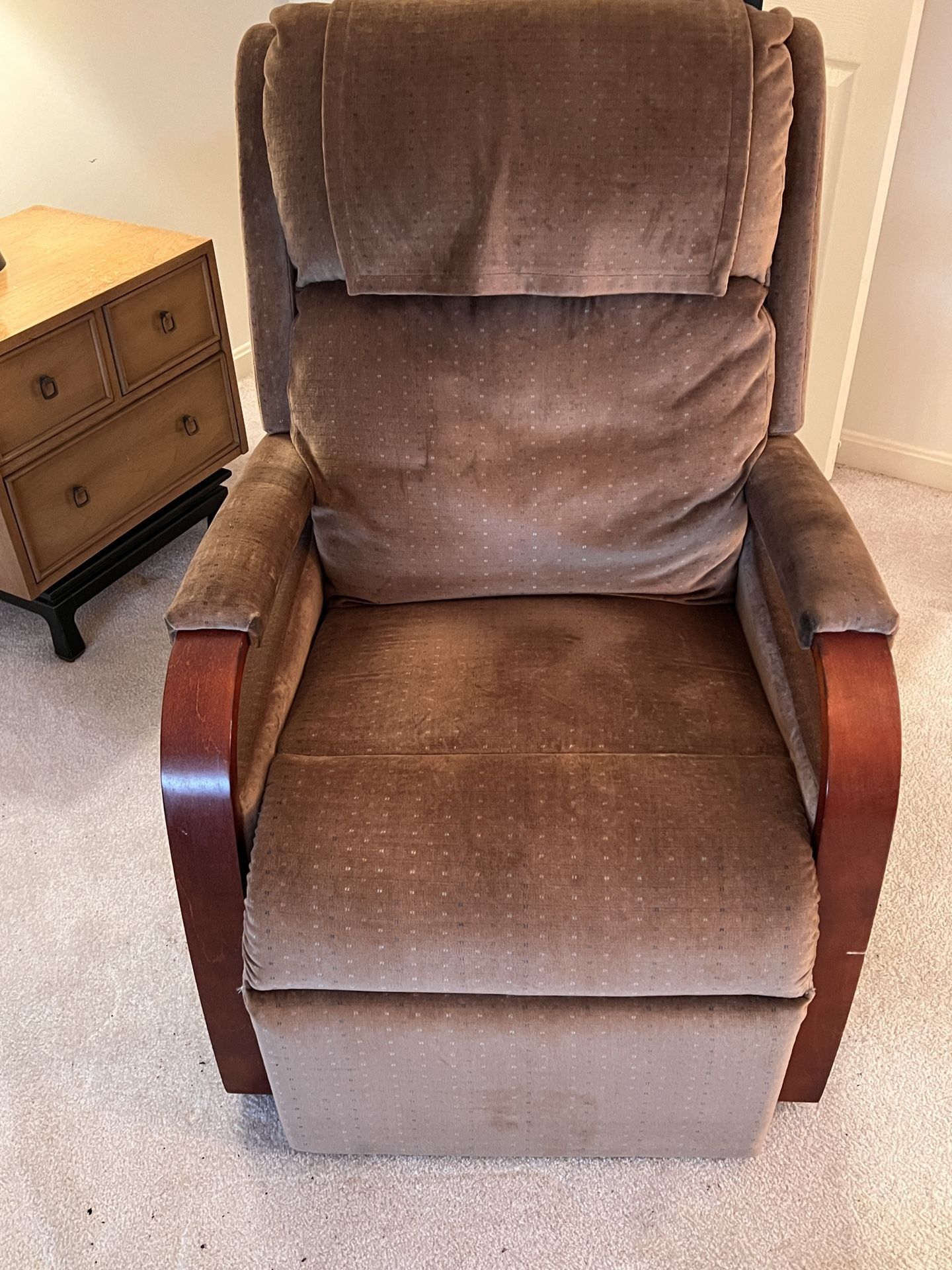 REDUCED PRICE $50 Golden Electric Lift Chair MAKE OFFER