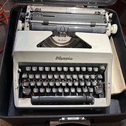 Olympia SM Type Writer 400$ Obo