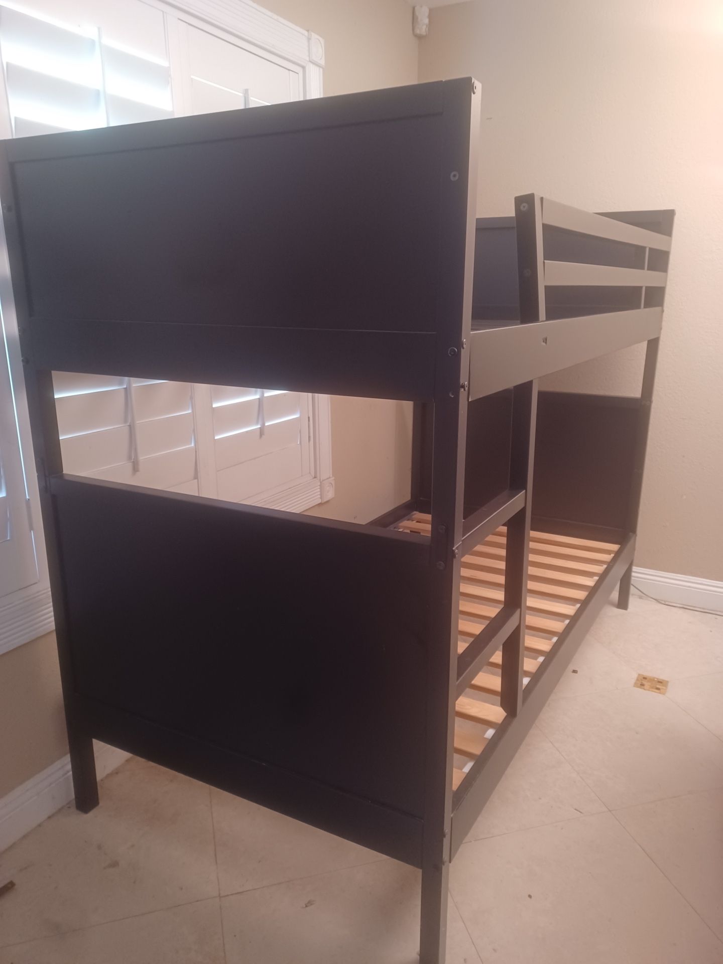Solid Wood Twin Bunk bed Frame Over Twin Bed, Separates Into 2 Beds