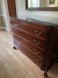 Mahogany Colonial Chest of Drawers - made in USA