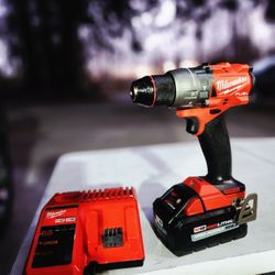 Milwaukee M18 FUEL 1/2 in. Hammer Drill /AutoStop🛑
1 Battery High Output CX6.0🔋
