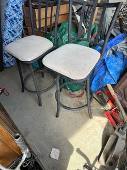 Set of 2 Metal Bar Stools with Cushioned Seats