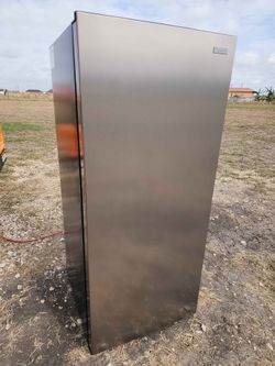 Brand New Vissani 7.1 cu. ft. Manual Defrost Convertible Freezer in Stainless Steel Garage Ready