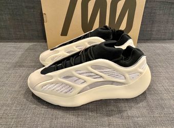 Adidas Yeezy 700 V3 Azael White Glow In The Dark Size Brand New DS for Sale in Los Angeles, CA - OfferUp