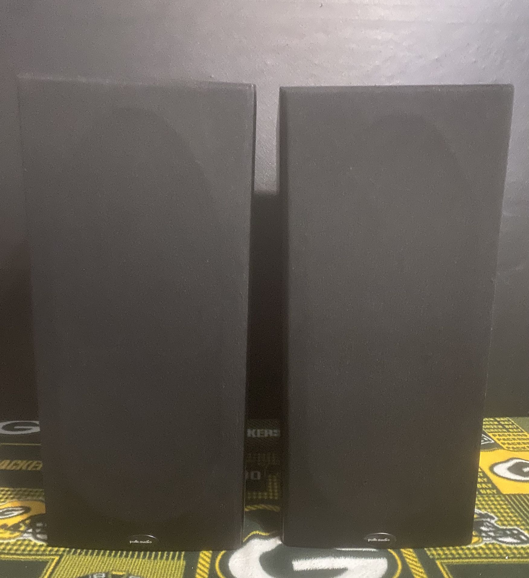 Polk Audio RT 55 Bookshelf Speakers.