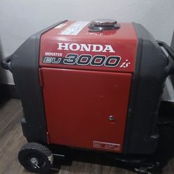 Honda 3000- Watt Super Quiet Electric And Recoil Start 