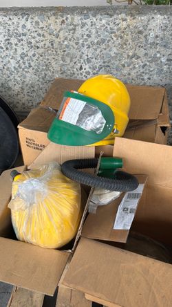 Free sandblasting helmets