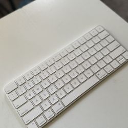 Apple Keyboard 