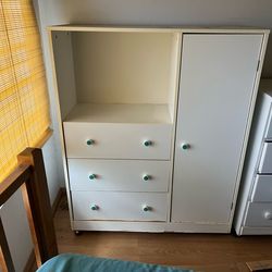 Free Dresser. Pickup 4/21 between 530-7