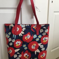 Colorful tote reversible to solid red