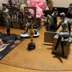 Batgirl / Catwoman / Wonder Woman Statue Figurines