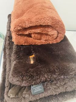 Frye Faux Fur Throw Blanket 2 Set