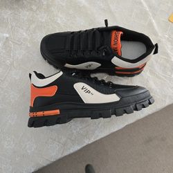 10m Leather Snickers 