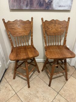 1970s Vintage Early American Style Swivel Chairs