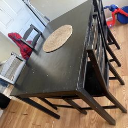 Table with 4 chairs 