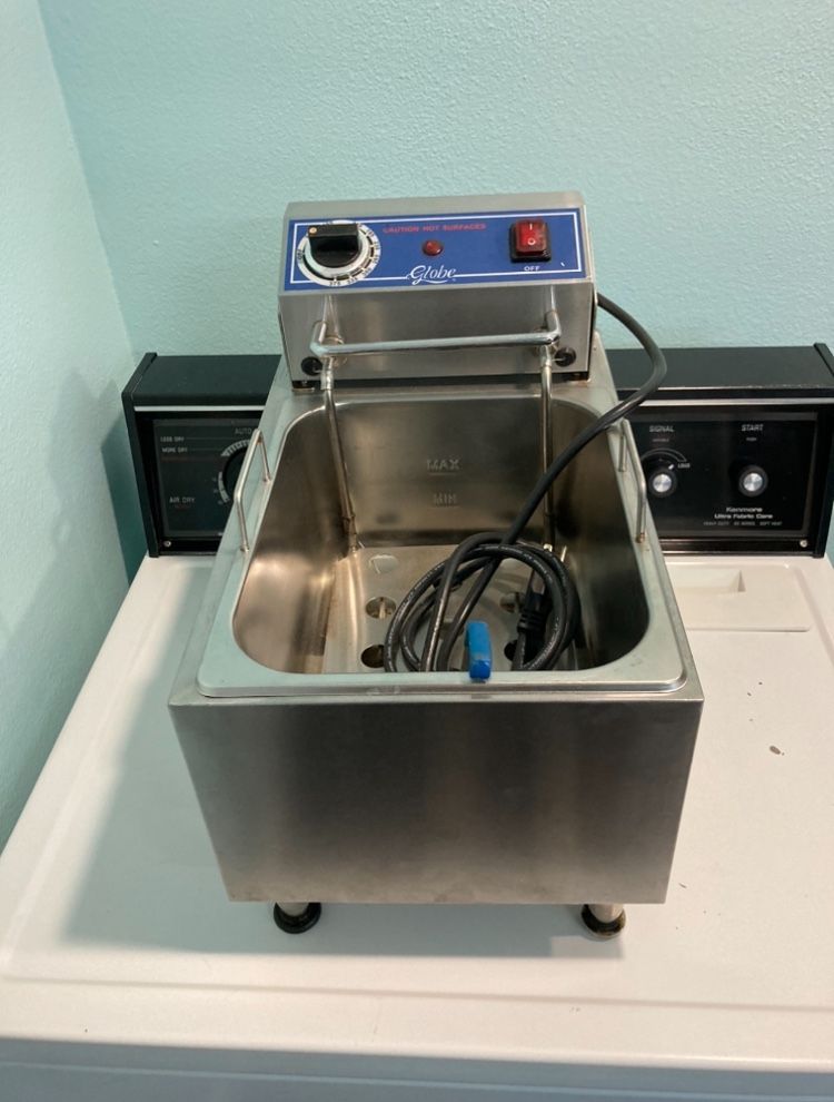 Globe Countertop Fryer 