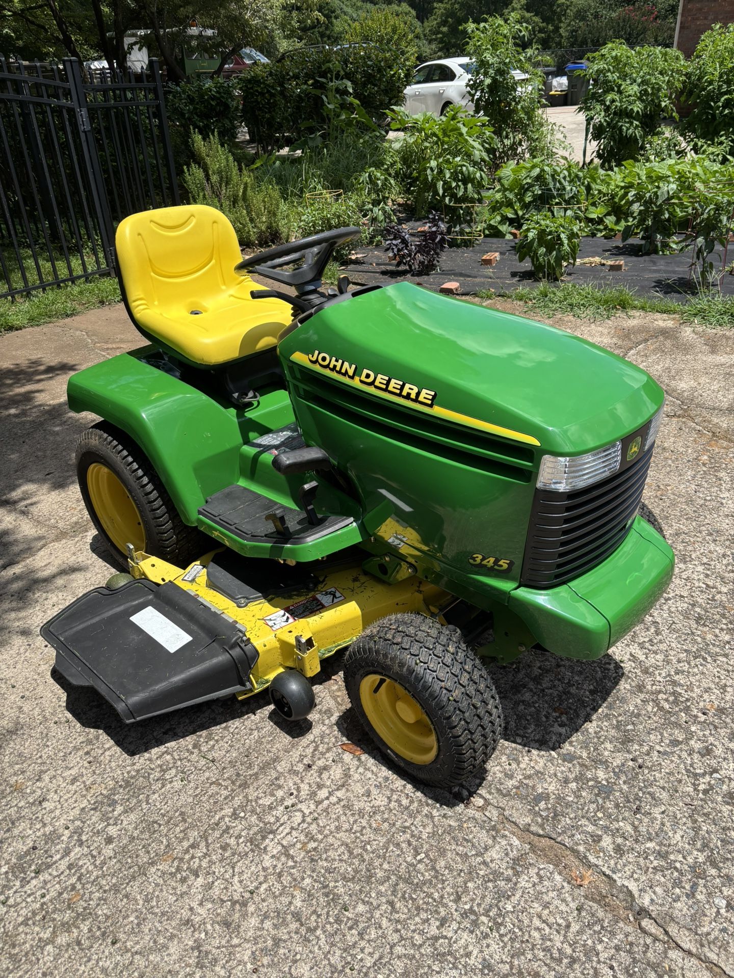 John Deere 345 Garden Tractor