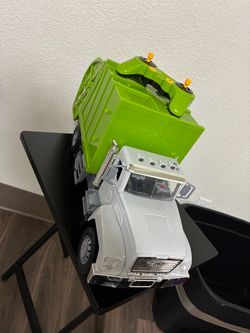 Remote controlled dumpster truck