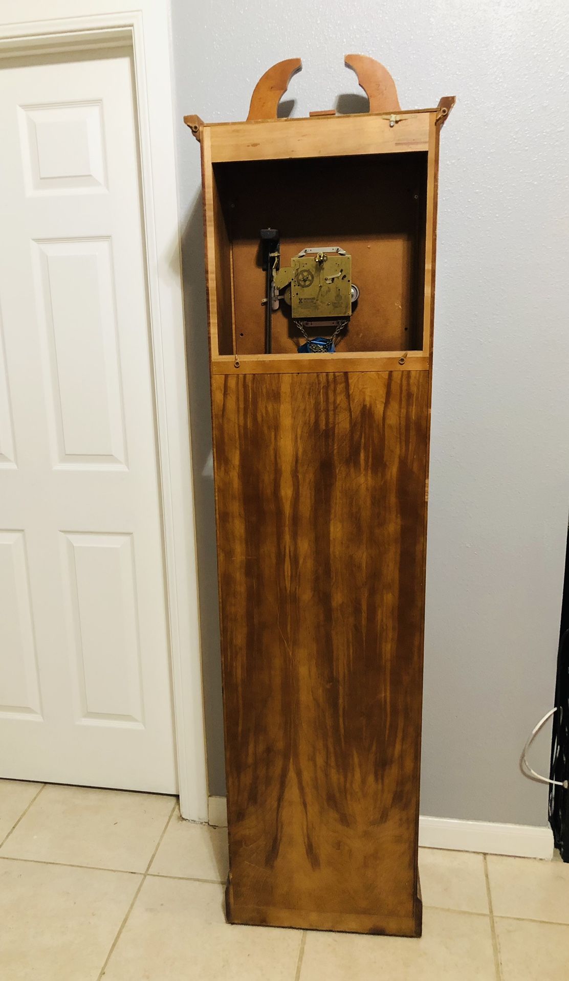 Howard Miller Grandfather Clock Movement, Dial & Chime Rods 610520