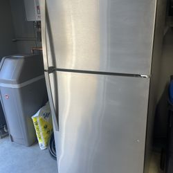 Whirlpool 14 Cu Ft Fridge - PENDING 
