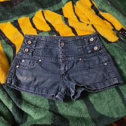 Shorts Size 7