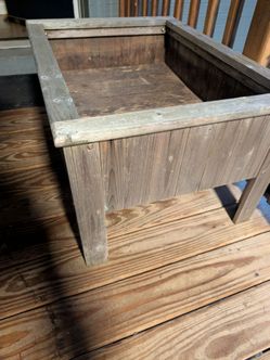Cedar raised planter
