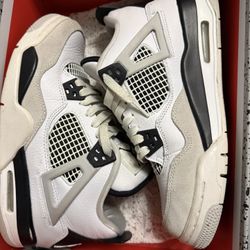 Air Jordan 4 Retro “Military Black” Size 6 MENS