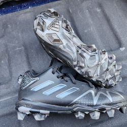 Youth Cleats Sz 5
