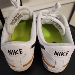 Womens Nike casual walking shoes.