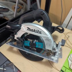 Makita XSH04ZB-R 18V LXT Li-lon Sub-Compact Brushless Cordless 6-1/2 in. Circular Saw