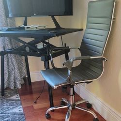 Free - Standing Desk And Chair 