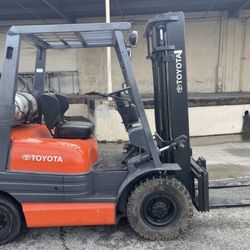 Forklift Toyota 5000 Lb