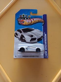 Hot Wheels HW Showroom Lamborghini Aventador LP 700-4