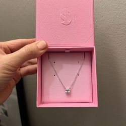 Swarovski  Cubic Zirconia Square Solitaire Pendant Necklace, 14" + 7/8" extender (Pick up🛒 In Bellevue)*Check out my Other Posts 🎁