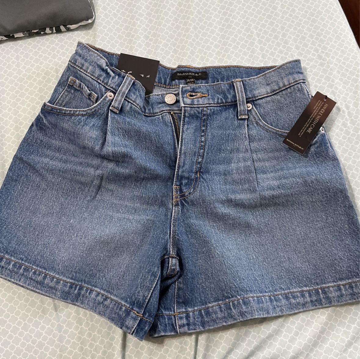 Banana Republic Denim Shorts Size 24 or Size 00