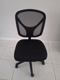 Silla para escritorio ergonomica, espaldar en malla y asiento de tela .