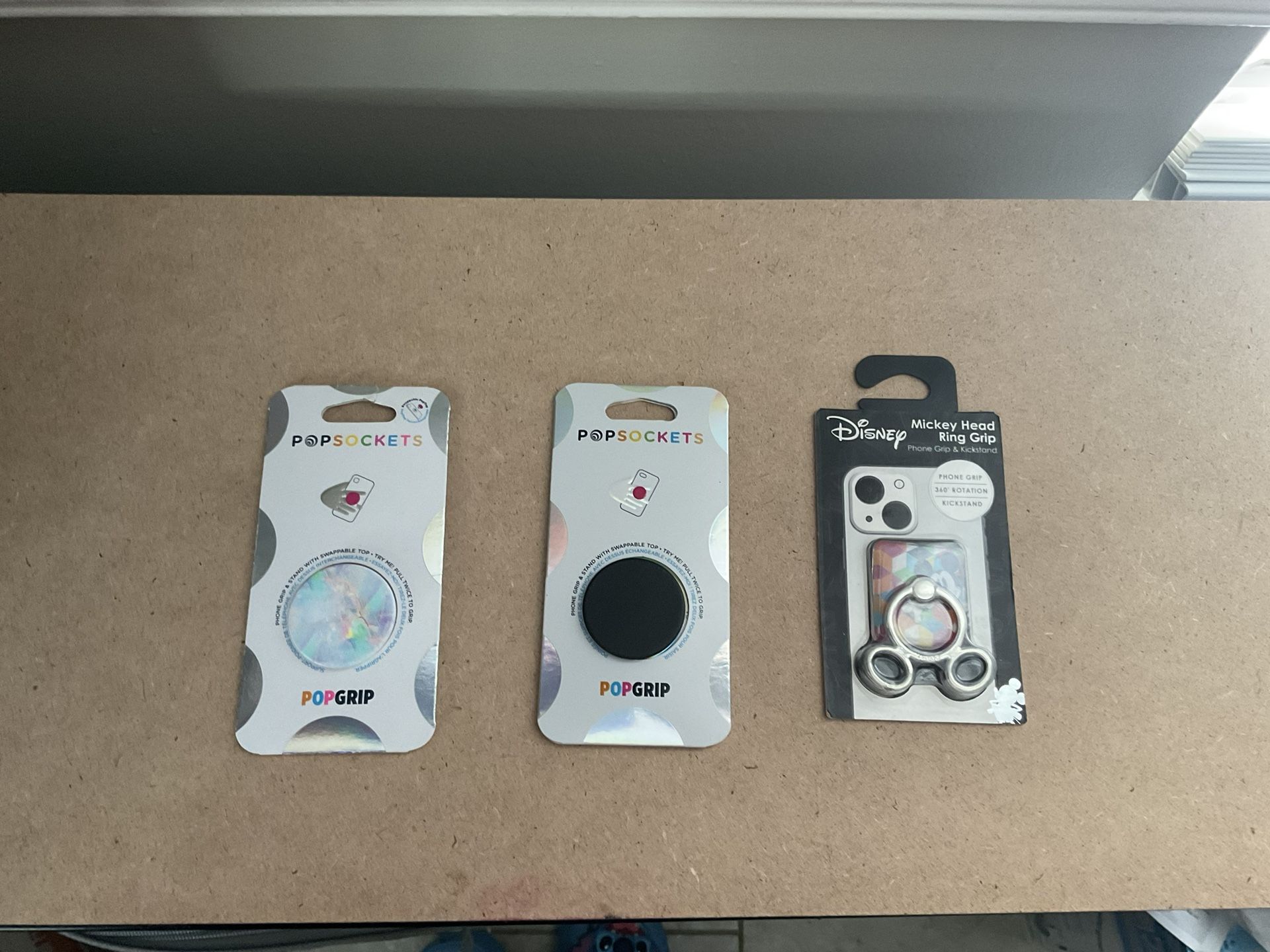 2 Popsockets 1 Mickey Mouse Ring Grip
