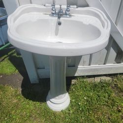 Porcelian Pedestal Sink 