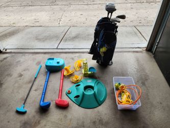 Kids Golf Clubs w Bag & Putting Game w Putter