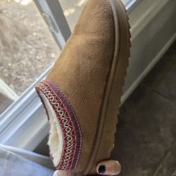 Ugg Styled Slippers Size 7.5