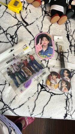 BTS Breathe Together Button Pin Set with foto and Keychain