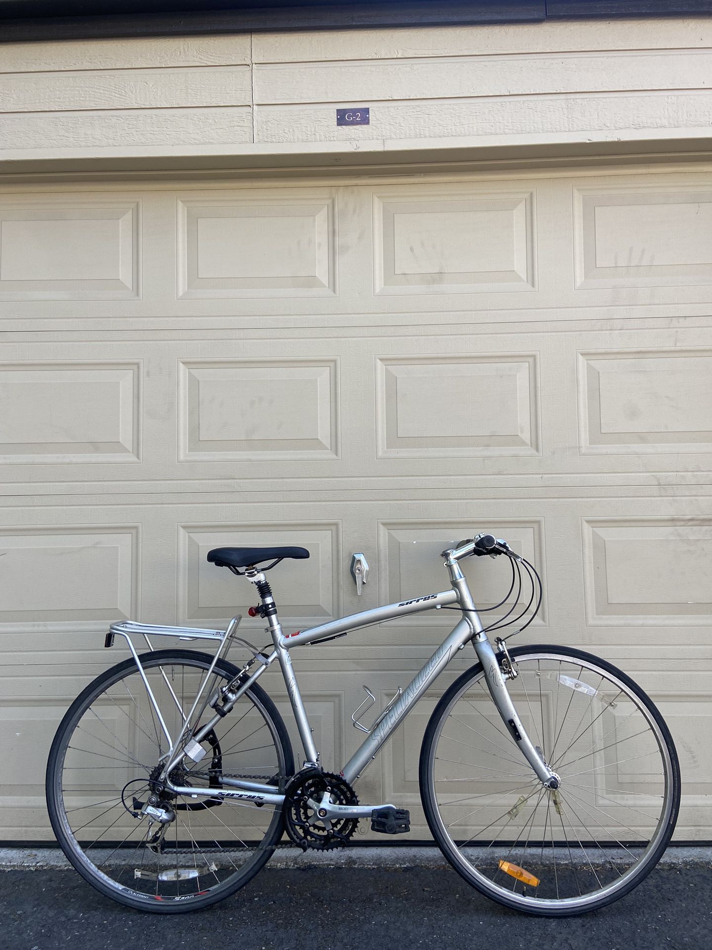 Specialized Sirrus Hybrid Bike – Medium 54cm – 24-Speed – 700c Bicycle